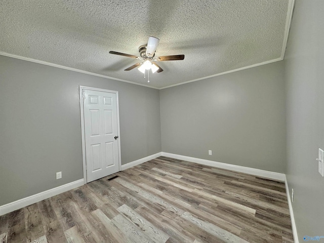 empty room featuring light hardwood / wood-style floors, a textured ceiling, ornamental molding, and ceiling fan