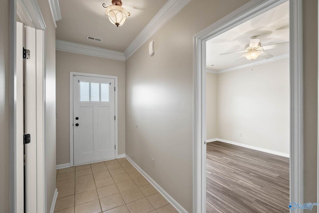 entryway featuring ornamental molding, visible vents, baseboards, and a ceiling fan