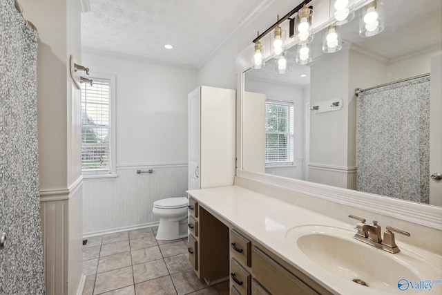 1502 Bower Dr SE, Cullman, AL 35055 - full bathroom featuring a wainscoted wall, toilet, vanity, and ornamental molding