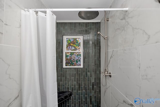 4315 Horace Dr NW, Huntsville, AL 35816 - bathroom featuring curtained shower