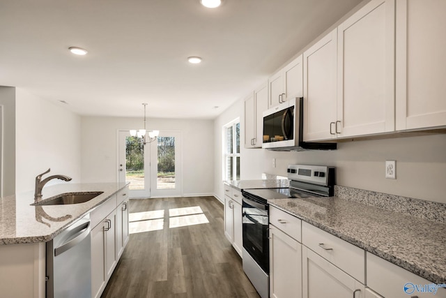 kitchen with dark wood finished floors, recessed lighting, a sink, appliances with stainless steel finishes, and white cabinetry