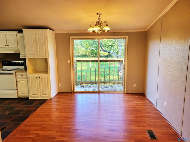 kitchen with a notable chandelier, hardwood / wood-style floors, decorative light fixtures, electric stove, and white cabinets