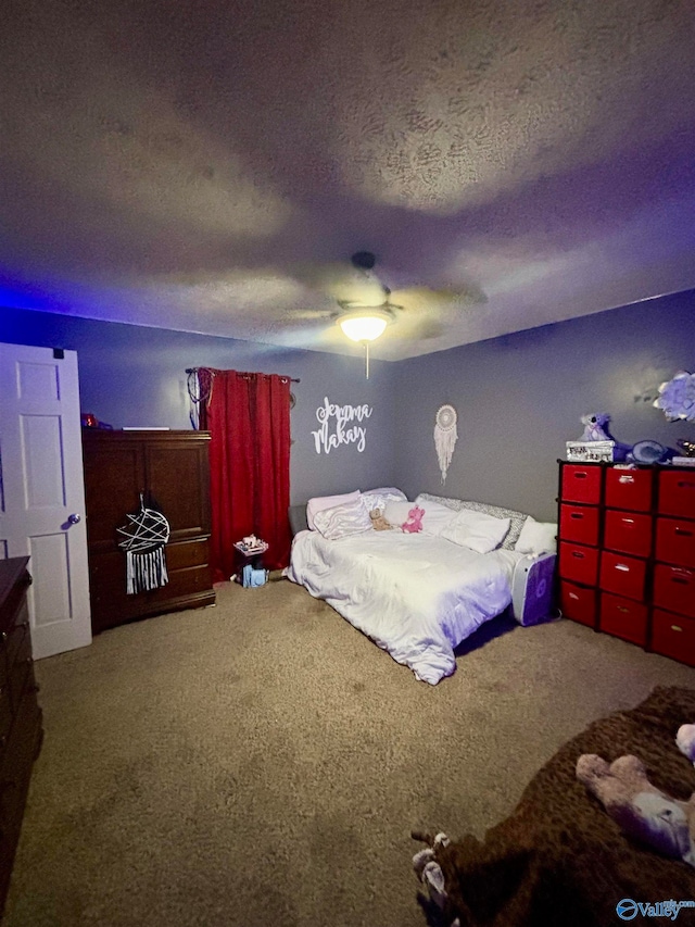 carpeted bedroom with ceiling fan and a textured ceiling