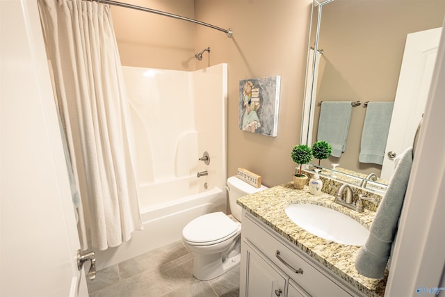 2522 Lindisfarne Dr SW, Decatur, AL 35603 - full bathroom with toilet, vanity, and shower / tub combo with curtain