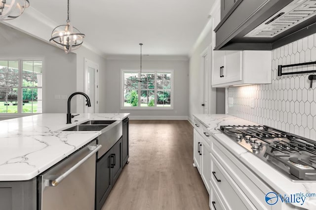 kitchen with decorative light fixtures, custom exhaust hood, and a notable chandelier