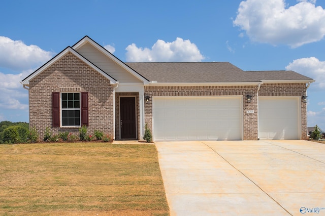 view of front of house featuring a garage and a front yard