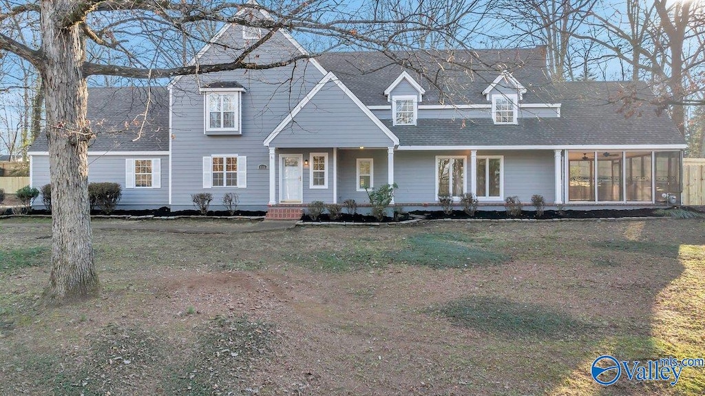 view of front of house with a front lawn