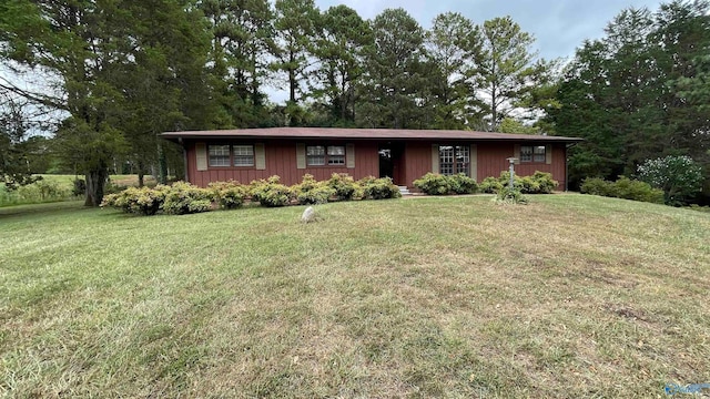 single story home with a front lawn