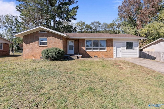 ranch-style house featuring a front lawn