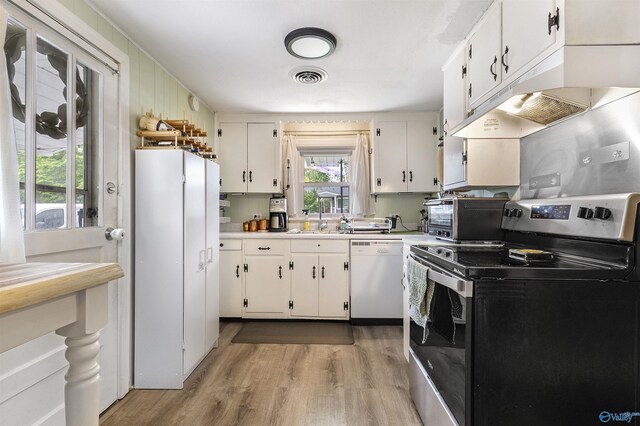 1213 Humes Ave NE, Huntsville, AL 35801 - kitchen featuring stainless steel appliances, visible vents, white cabinetry, light countertops, and light wood-style floors