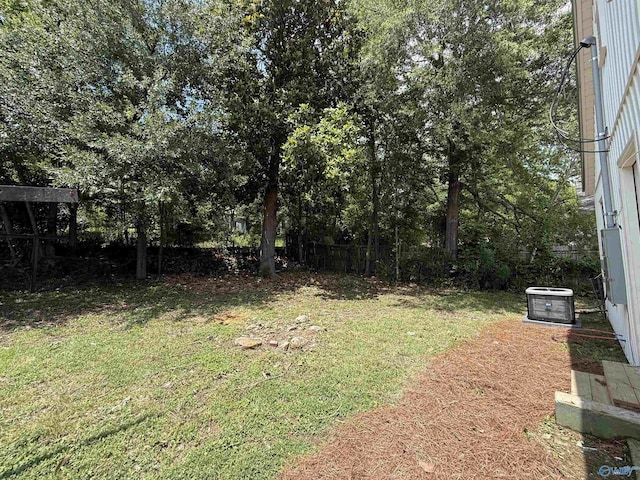 42 Wilkinson Ave E, Gadsden, AL 35904 - view of yard with central AC unit