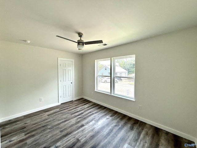 42 Wilkinson Ave E, Gadsden, AL 35904 - empty room featuring dark wood-style flooring, baseboards, a ceiling fan, and a smoke detector