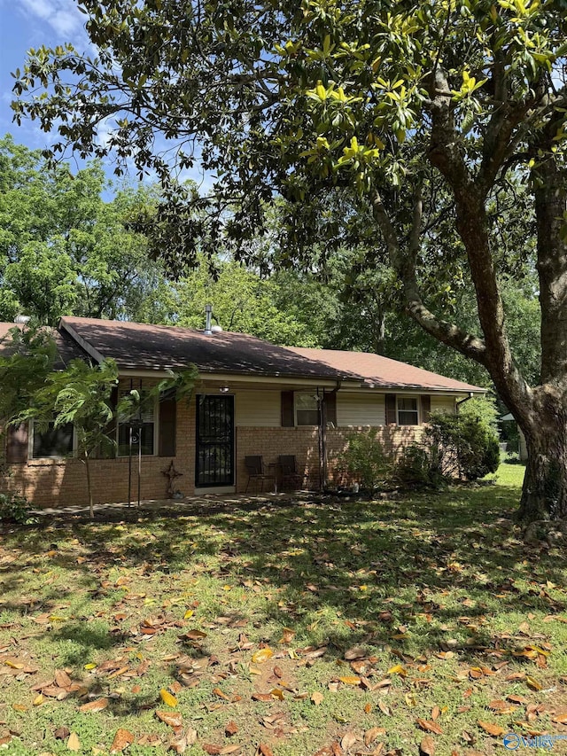 528 Delaney Rd, Huntsville, AL 35806 - view of front of home with brick siding and a front lawn