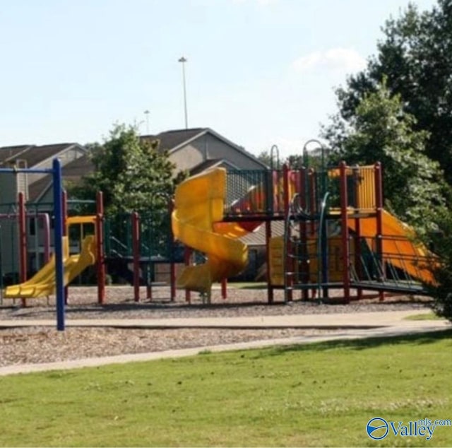 528 Delaney Rd, Huntsville, AL 35806 - community jungle gym featuring a lawn