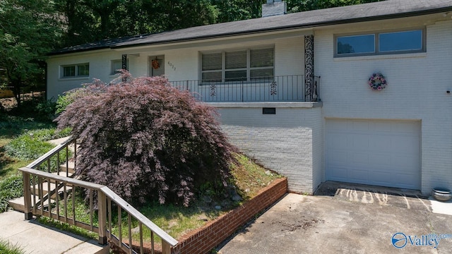 single story home featuring a garage