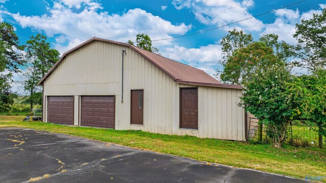 view of front facade featuring a front yard and a carport