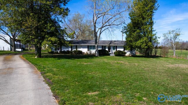 ranch-style home featuring a front yard