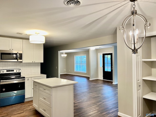 kitchen featuring dark wood-style flooring, visible vents, a chandelier, stainless steel appliances, and white cabinetry