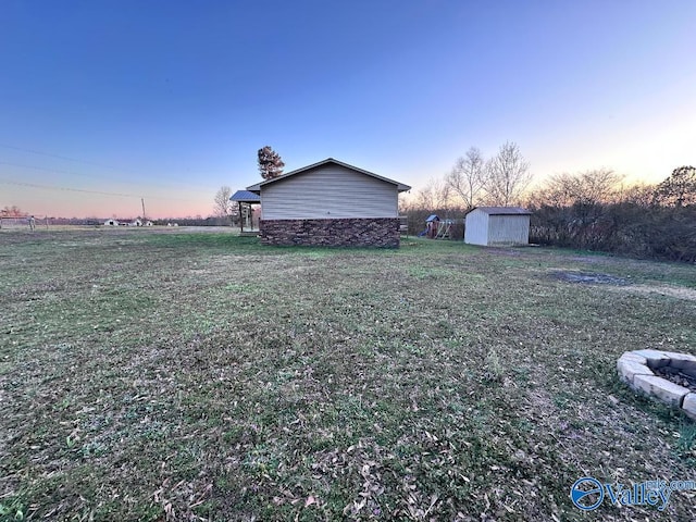 view of yard featuring an outbuilding and a shed