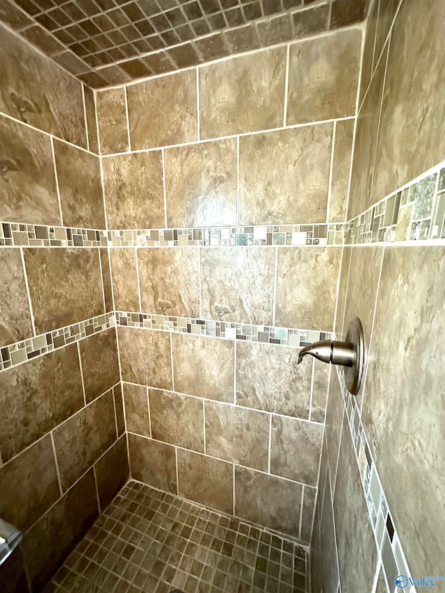 details featuring a tile shower