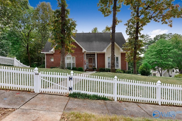 view of front of home featuring a front lawn