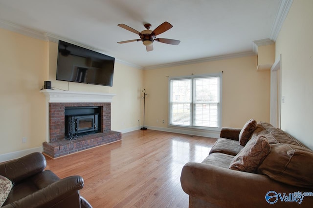 living area with baseboards, wood finished floors, and ornamental molding