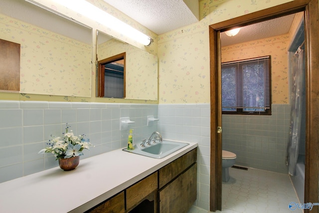 full bathroom featuring shower / tub combo with curtain, tile patterned flooring, vanity, toilet, and a textured ceiling