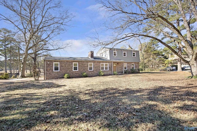 view of front of house featuring a front yard