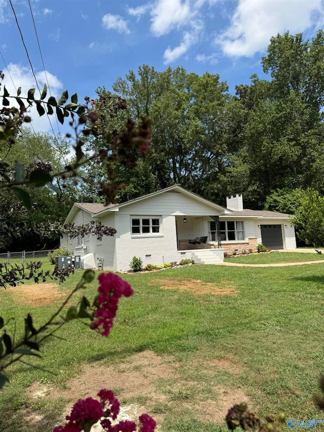 view of front of home featuring a garage and a front lawn