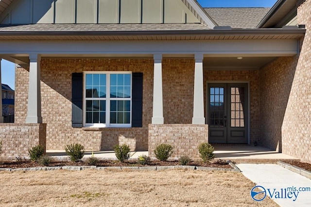 doorway to property featuring covered porch