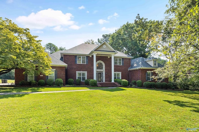 view of front of house featuring a front yard