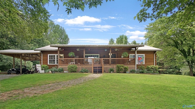 view of front of property featuring a front yard, a wooden deck, and a carport