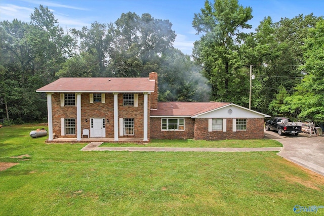 view of front of property with a front yard