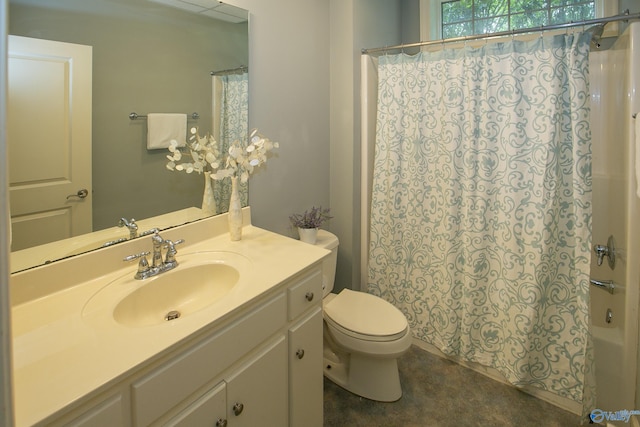 full bath featuring toilet, shower / bath combo with shower curtain, and vanity