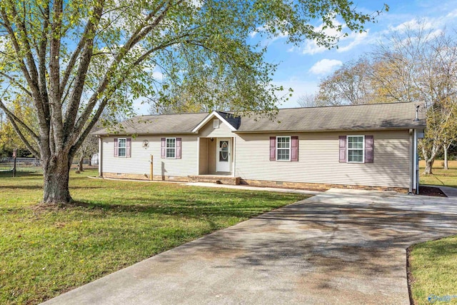 single story home featuring a front lawn