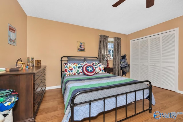 bedroom featuring light hardwood / wood-style floors, a closet, and ceiling fan