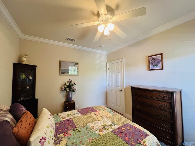 bedroom featuring crown molding and ceiling fan