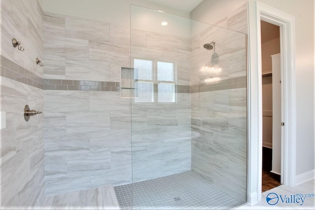 bathroom featuring tiled shower