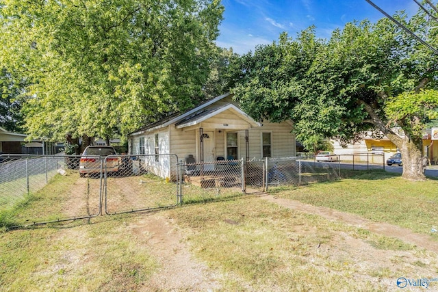 bungalow-style home featuring a front lawn