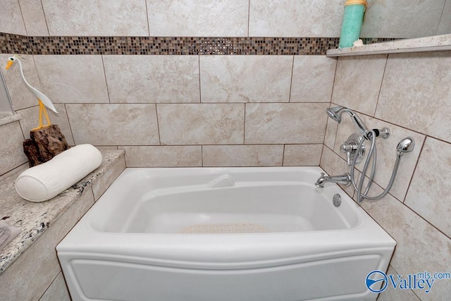 3318 Ohara Rd SW, Huntsville, AL 35801 - full bath with a bathtub