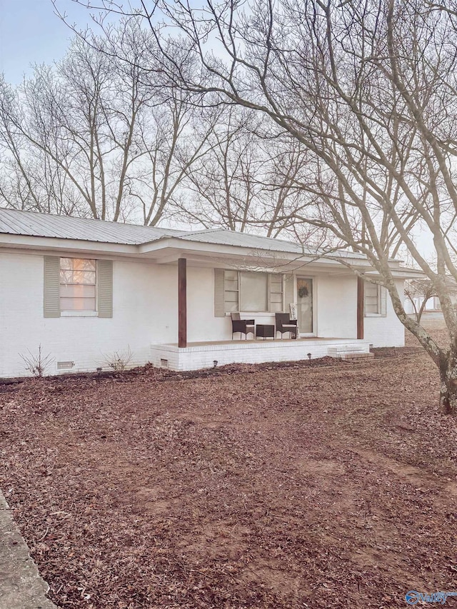 ranch-style home with a patio