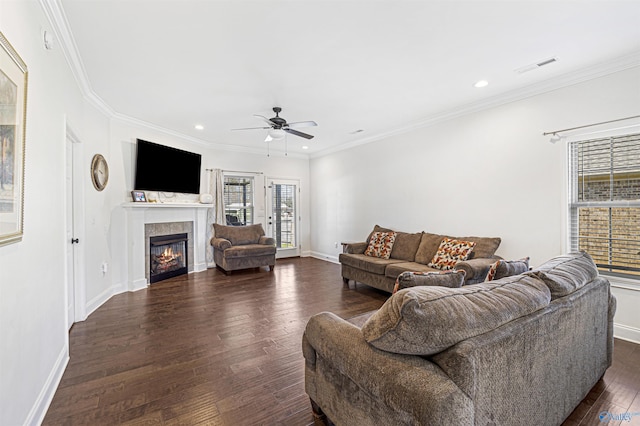 living room with baseboards, dark wood-style flooring, ceiling fan, and visible vents