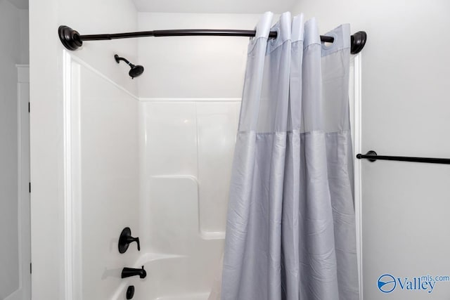 full bathroom featuring shower / bath combo