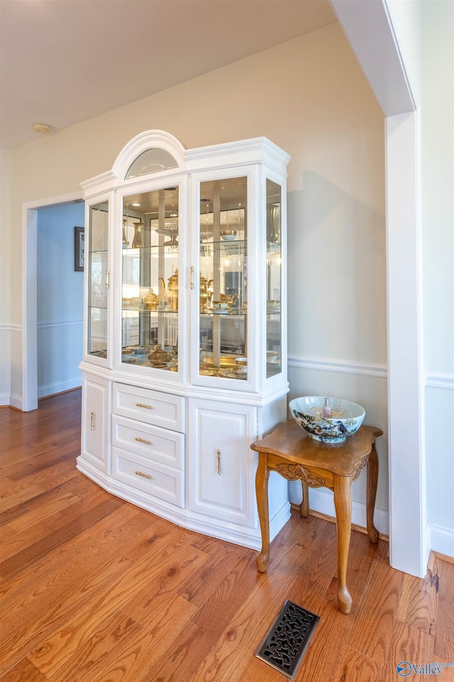 room details featuring hardwood / wood-style floors