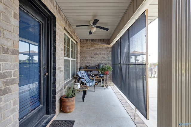 balcony featuring covered porch and ceiling fan