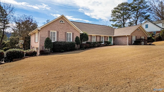 view of front of property featuring a front yard and brick siding