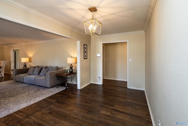 living area featuring ornamental molding, dark wood-style flooring, baseboards, and an inviting chandelier
