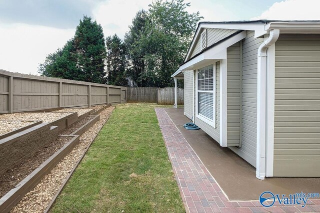 view of yard with a patio area