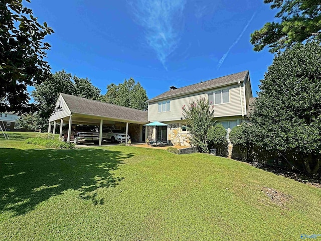 back of house featuring a lawn