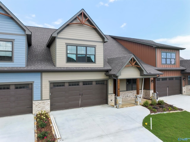 view of front facade featuring a garage